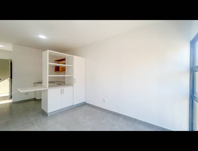 1 BEDROOM STUDIO APARTMENT TO LET IN SALT ROCK